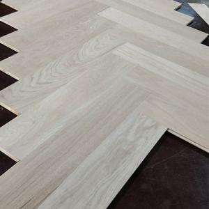 Oak parquet Herringbone